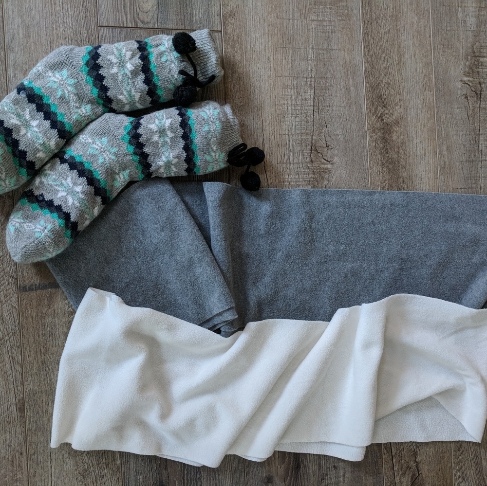 Set of infinity scarves ans cozy socks!!!